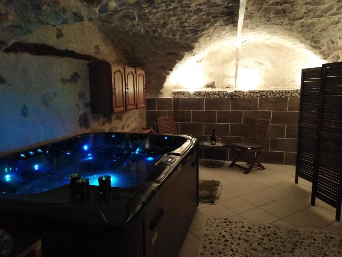 La Dame Blanche Bed & Breakfast Saint-Maurice-d'Ibie ภายนอก รูปภาพ